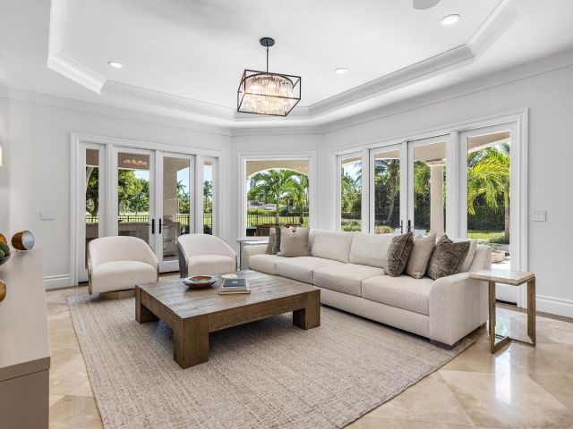 Продажа дома по адресу 121 Royal Palm Way - фото 6431460