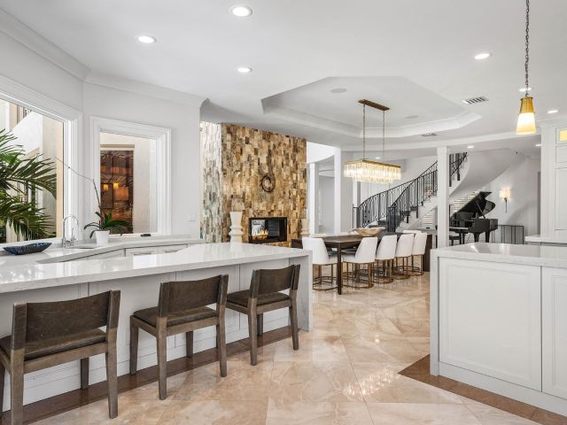 Продажа дома по адресу 121 Royal Palm Way - фото 6431467