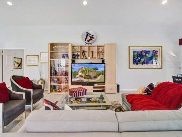 Продажа дома по адресу 11162 Clover Leaf Circle - фото 6421320