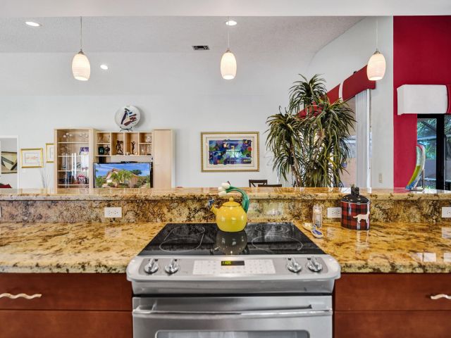 Продажа дома по адресу 11162 Clover Leaf Circle - фото 6421321