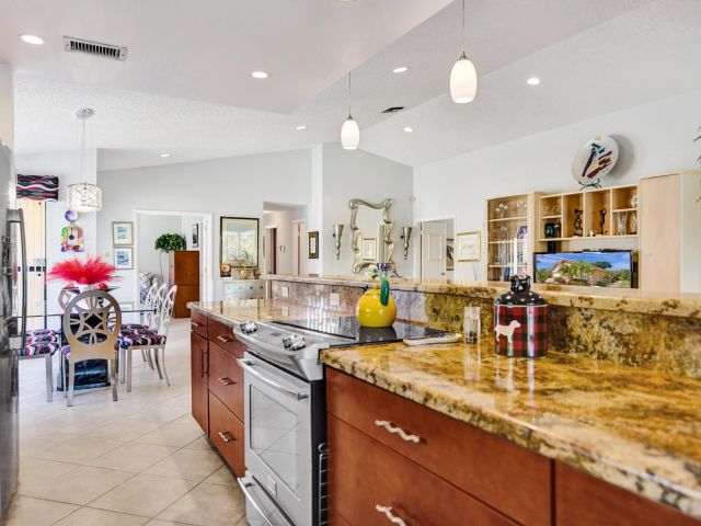 Продажа дома по адресу 11162 Clover Leaf Circle - фото 6421322