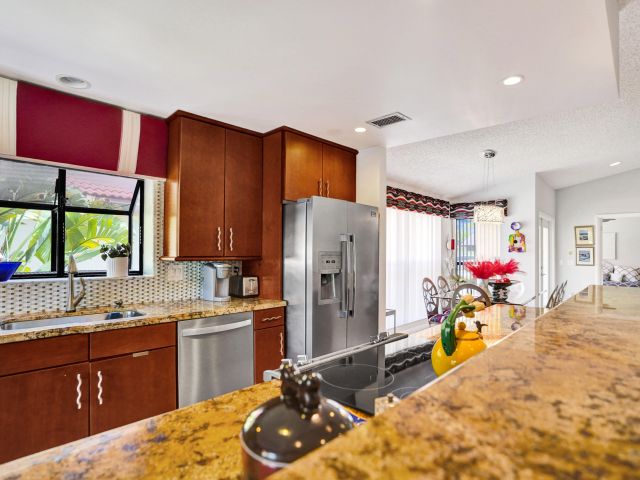 Продажа дома по адресу 11162 Clover Leaf Circle - фото 6421323