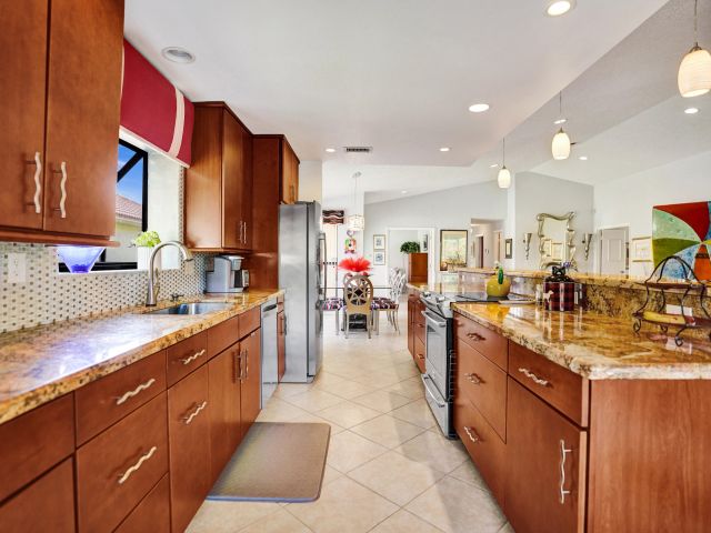 Продажа дома по адресу 11162 Clover Leaf Circle - фото 6421324