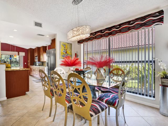 Продажа дома по адресу 11162 Clover Leaf Circle - фото 6421329