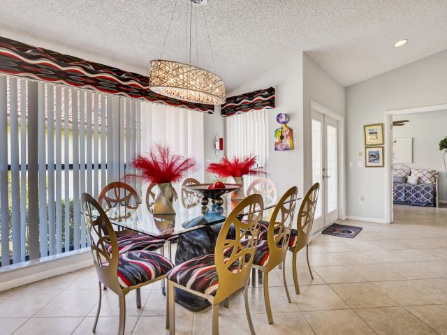 Продажа дома по адресу 11162 Clover Leaf Circle - фото 6421330