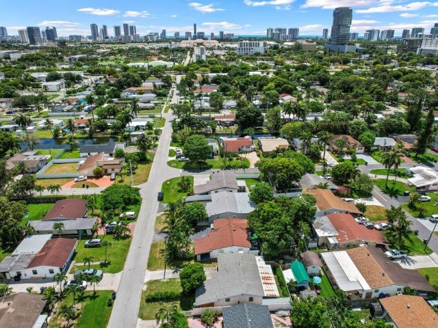 Продажа дома по адресу 313 SW 7th Street - фото 6619969