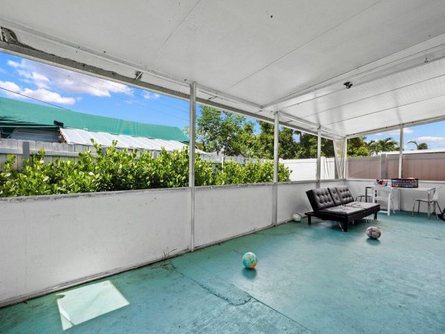 Продажа дома по адресу 313 SW 7th Street - фото 6619972