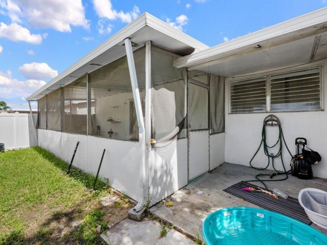 Продажа дома по адресу 313 SW 7th Street - фото 6619973