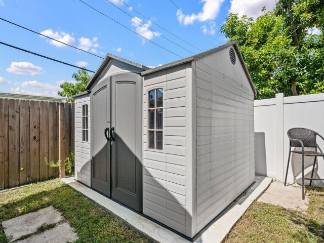 Продажа дома по адресу 313 SW 7th Street - фото 6619974