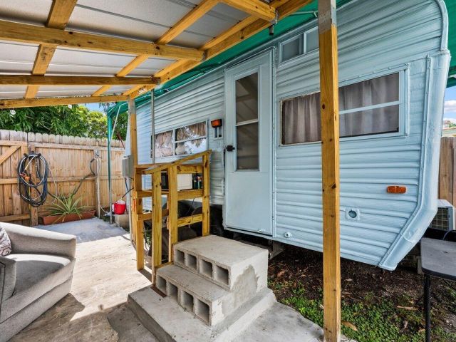 Продажа дома по адресу 313 SW 7th Street - фото 6619975