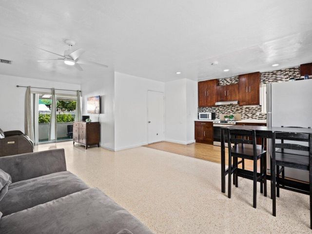 Продажа дома по адресу 313 SW 7th Street - фото 6619984