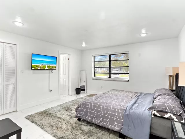 Продажа дома по адресу 12805 NW 6th Avenue - фото 8872438