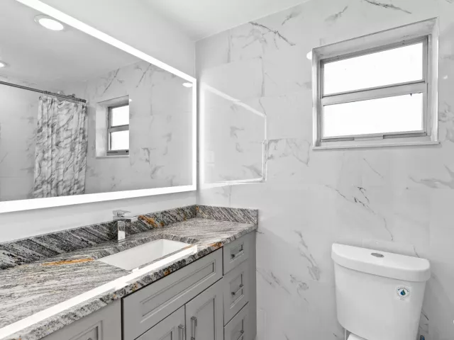 Продажа дома по адресу 12805 NW 6th Avenue - фото 8872439