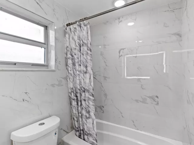 Продажа дома по адресу 12805 NW 6th Avenue - фото 8872440