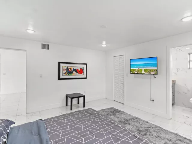 Продажа дома по адресу 12805 NW 6th Avenue - фото 8872441