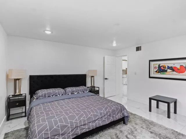 Продажа дома по адресу 12805 NW 6th Avenue - фото 8872442