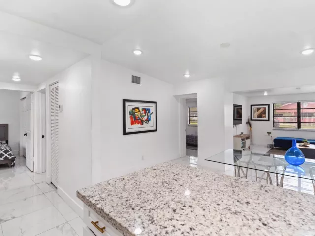 Продажа дома по адресу 12805 NW 6th Avenue - фото 8872443