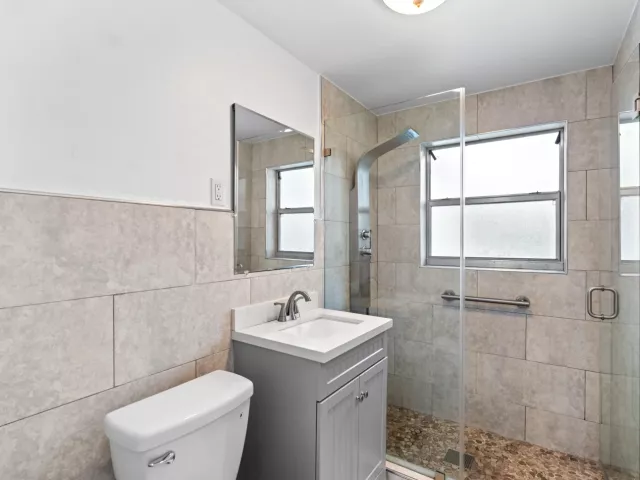 Продажа дома по адресу 12805 NW 6th Avenue - фото 8872446