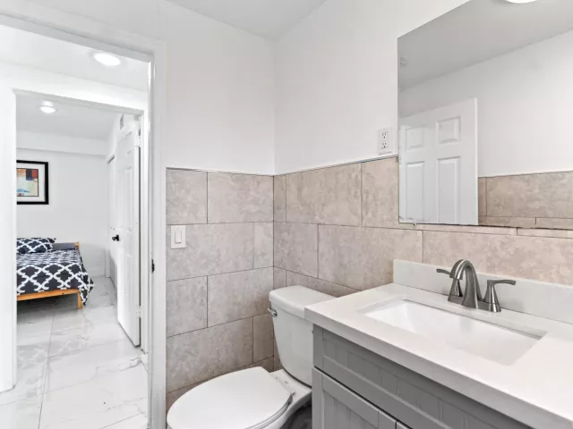 Продажа дома по адресу 12805 NW 6th Avenue - фото 8872447