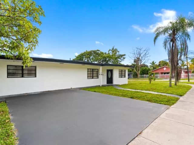 Продажа дома по адресу 12805 NW 6th Avenue - фото 8872430