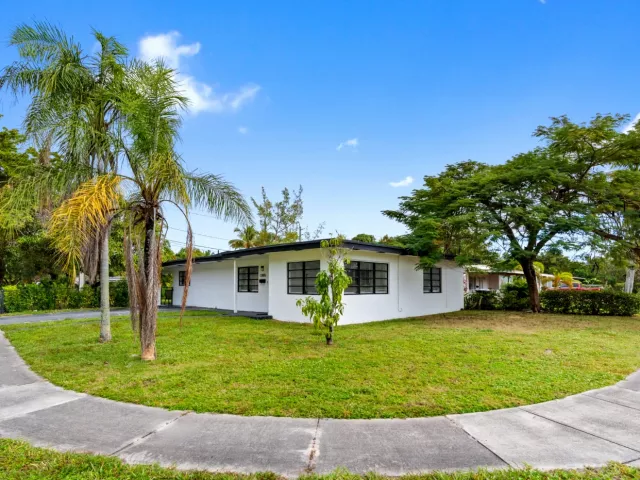 Продажа дома по адресу 12805 NW 6th Avenue - фото 8872431