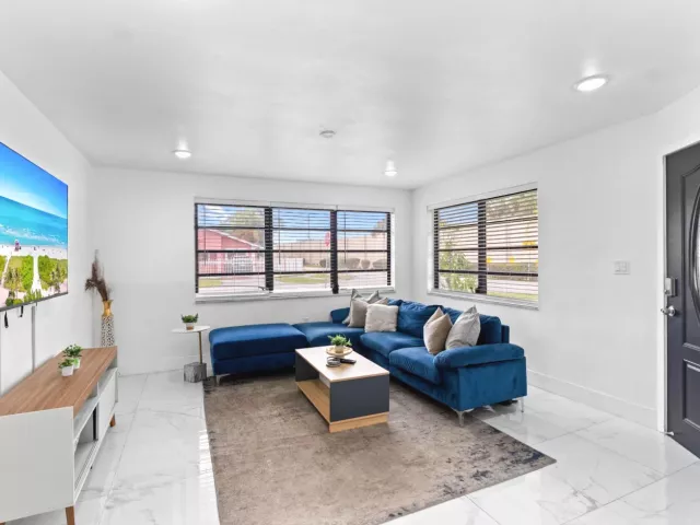 Продажа дома по адресу 12805 NW 6th Avenue - фото 8872432