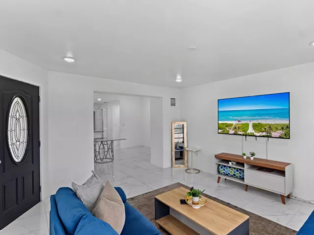 Продажа дома по адресу 12805 NW 6th Avenue - фото 8872433
