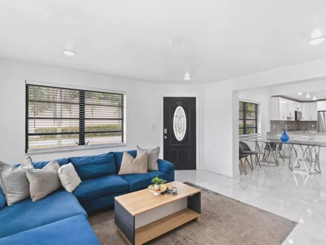 Продажа дома по адресу 12805 NW 6th Avenue - фото 8872434
