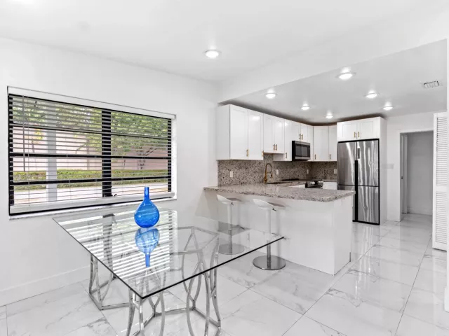Продажа дома по адресу 12805 NW 6th Avenue - фото 8872436