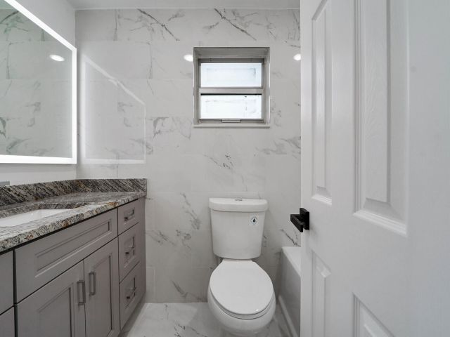 Продажа дома по адресу 12805 NW 6th Avenue - фото 6432648