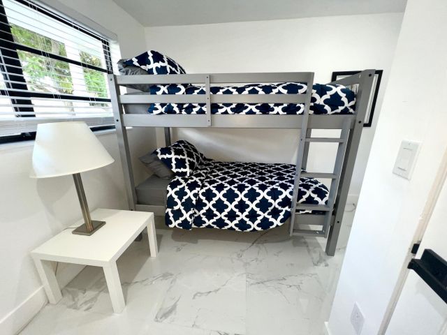 Продажа дома по адресу 12805 NW 6th Avenue - фото 6432650