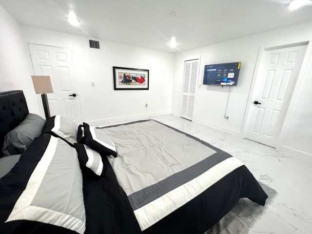 Продажа дома по адресу 12805 NW 6th Avenue - фото 6432655