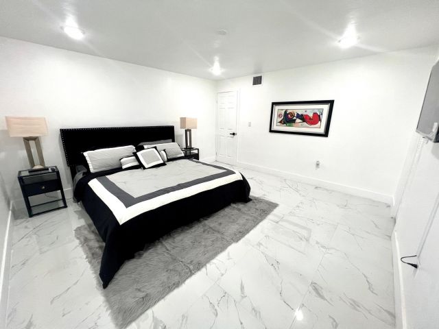 Продажа дома по адресу 12805 NW 6th Avenue - фото 6432656