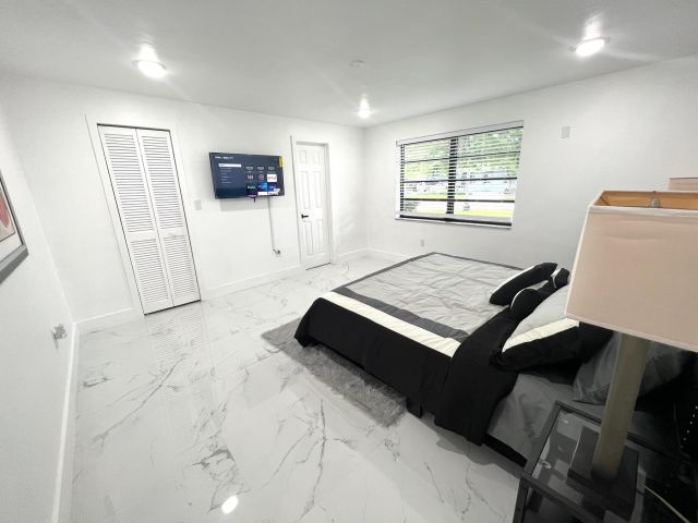 Продажа дома по адресу 12805 NW 6th Avenue - фото 6432657