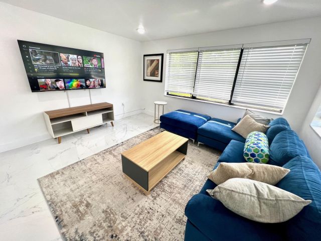 Продажа дома по адресу 12805 NW 6th Avenue - фото 6432660