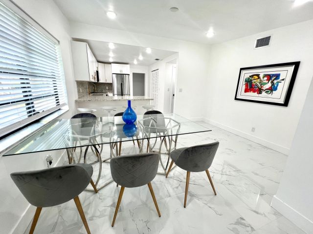 Продажа дома по адресу 12805 NW 6th Avenue - фото 6432663