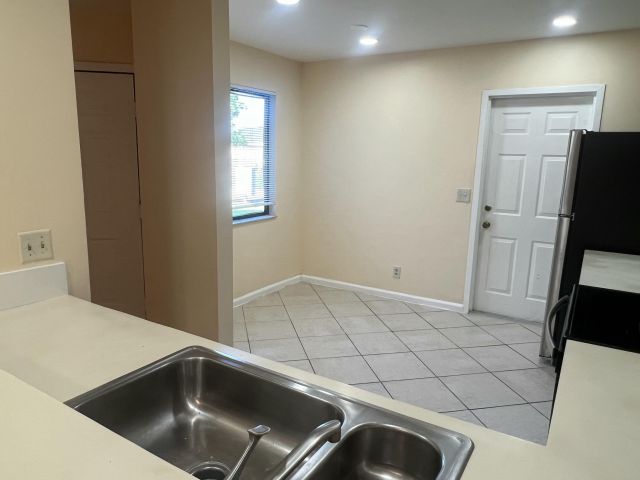 Дом в аренду по адресу 1581 Woodbridge Lakes Circle - фото 6423967