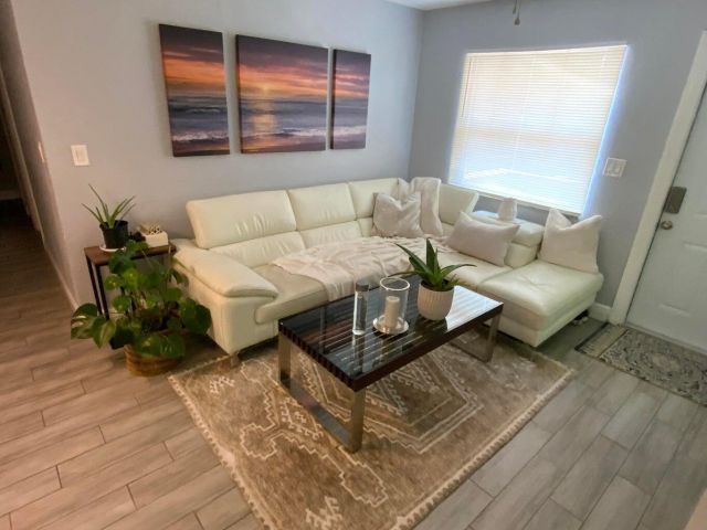 Дом в аренду по адресу 311 SW 7th Avenue - фото 6424466