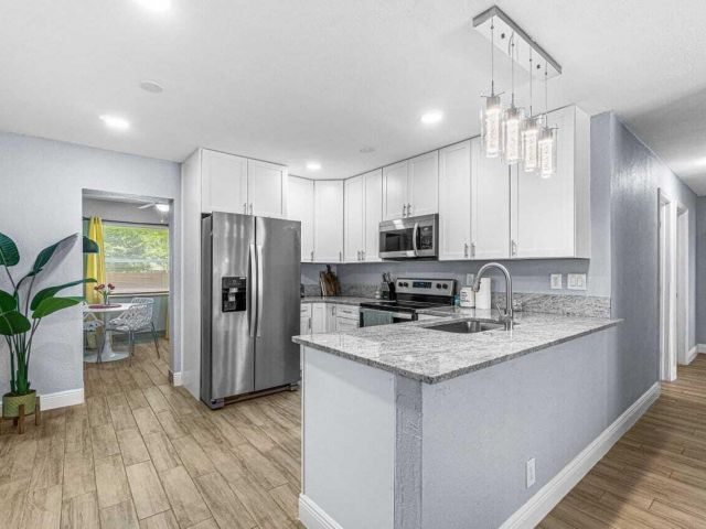 Дом в аренду по адресу 311 SW 7th Avenue - фото 6424467