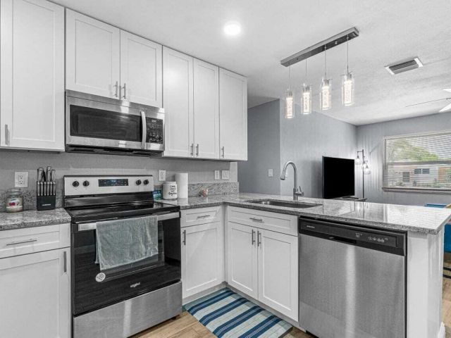 Дом в аренду по адресу 311 SW 7th Avenue - фото 6424468