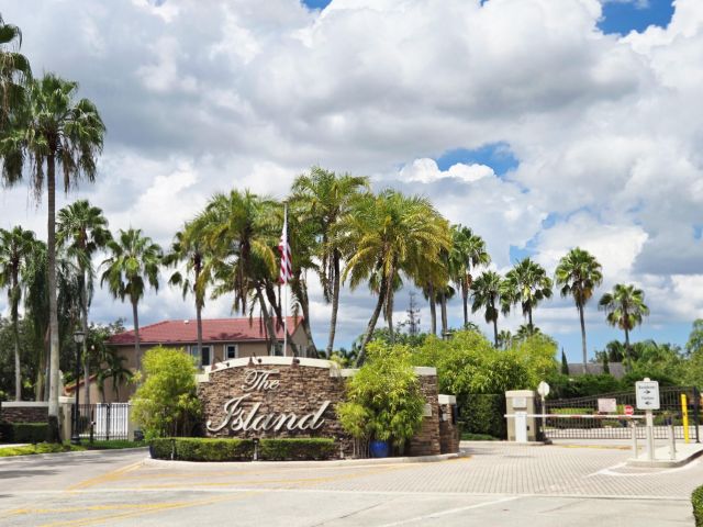 Дом в аренду по адресу 16514 NW 3rd Street - фото 6814643