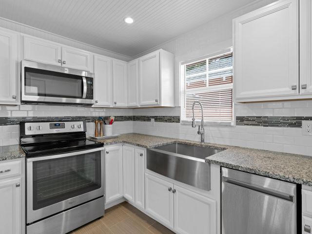 Дом в аренду по адресу 122 SE 7th Avenue - фото 6430444