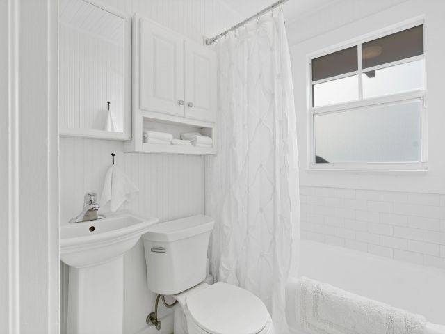 Дом в аренду по адресу 118 SE 7th Avenue - фото 6431202