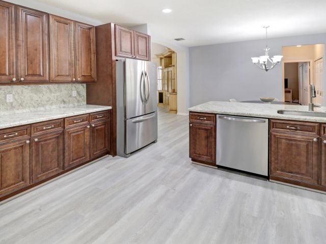 Продажа дома по адресу 12329 Riverfalls Court - фото 6688477