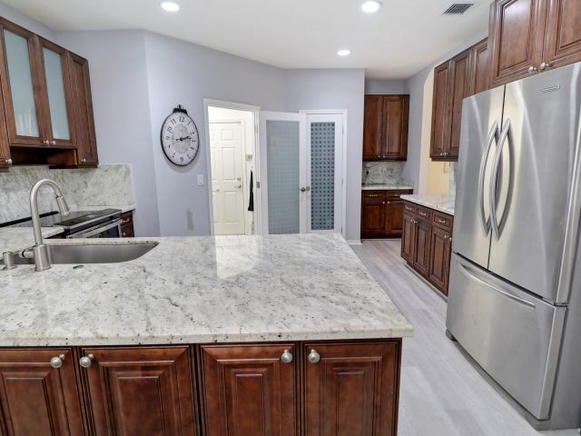 Продажа дома по адресу 12329 Riverfalls Court - фото 6688479