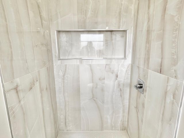 Дом в аренду по адресу 2370 NE 4th Avenue - фото 6539690