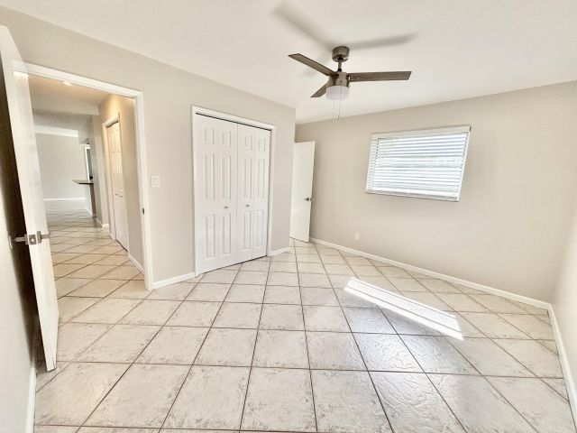 Дом в аренду по адресу 2370 NE 4th Avenue - фото 6539693