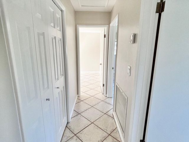 Дом в аренду по адресу 2370 NE 4th Avenue - фото 6539695