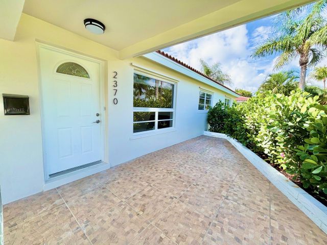 Дом в аренду по адресу 2370 NE 4th Avenue - фото 6539703