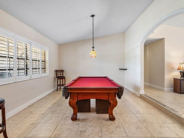 Продажа дома по адресу 21911 Satinwood Drive - фото 6809367